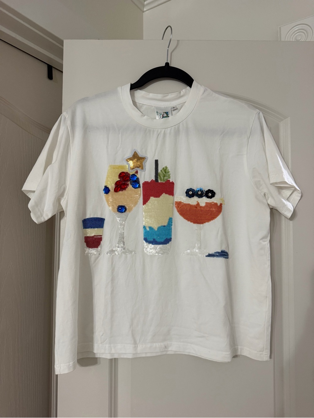 QUEEN OF SPARKLES White Sequin Cocktail Graphic Tee